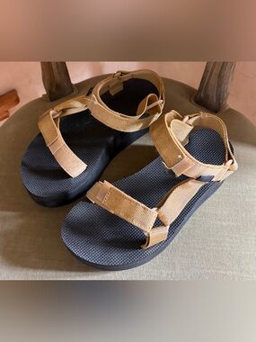 Teva Women's Midform Universal Sandals 5 Gold